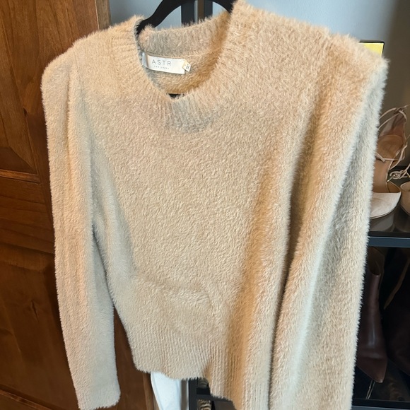 Revolve Astr The Label Sweater - Picture 3 of 12